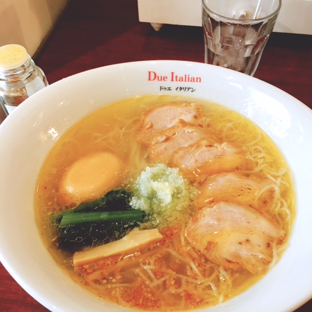 糖質制限中だけど食べてもOKなラーメンがあった！こんにゃく麺でズルズルッｳﾏｰ！低糖質の塩らぁ麺 DueItalian[ドゥエイタリアン]