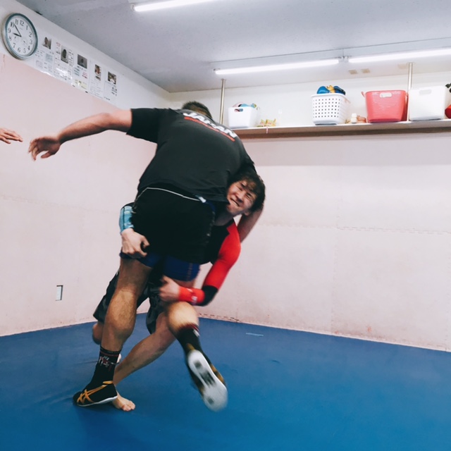 リアル「進撃の巨人」!レスリングの全日本チャンピオンに稽古をつけてもらったら、本当に死にそうになった。 | オヤジ総合格闘技部